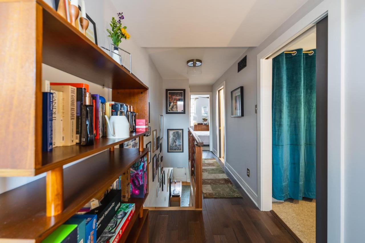 Bedroom In Thoughtfully Decorated East Passyunk Home Philadelphia Bagian luar foto