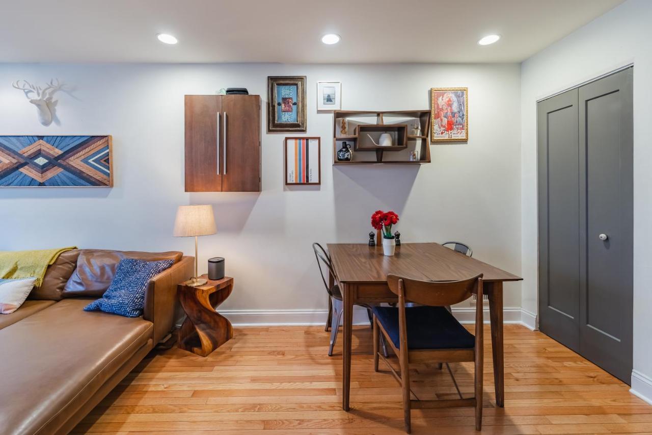 Bedroom In Thoughtfully Decorated East Passyunk Home Philadelphia Bagian luar foto