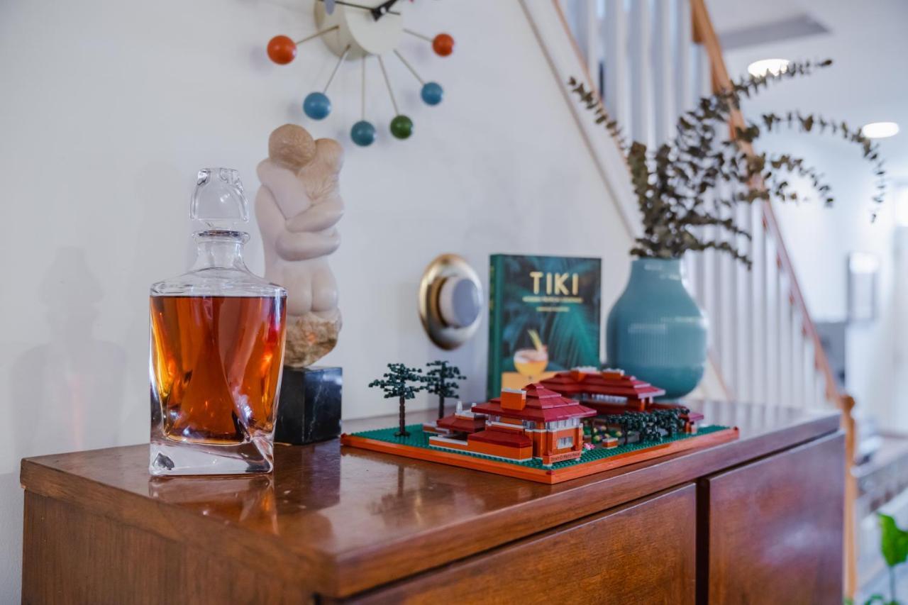 Bedroom In Thoughtfully Decorated East Passyunk Home Philadelphia Bagian luar foto