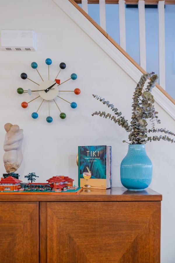 Bedroom In Thoughtfully Decorated East Passyunk Home Philadelphia Bagian luar foto